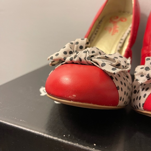 Seychelles Bergman red leather high heels with blk/white polka dot bows, sz 8.5 - Picture 4 of 11
